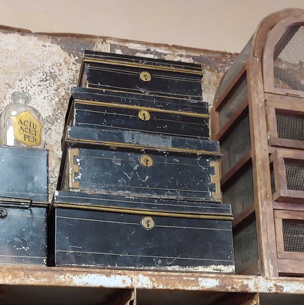 Vintage Metal Cash Box - Picture 17 of 17